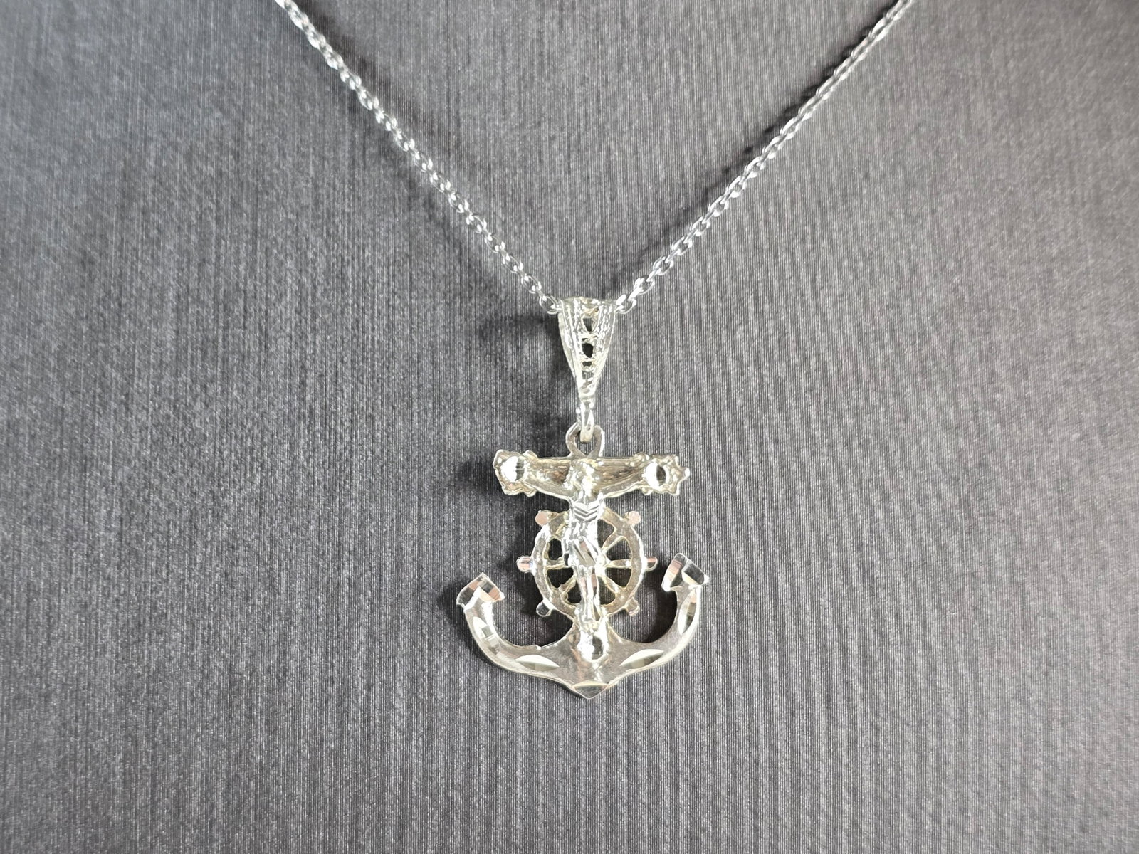 Vintage Estate Sterling Silver Maritime Jesus Anchor Pendant Necklace: A VERY NICE STERLING SILVER MARITIME ANCHOR PENDANT WITH JESUS ON IT THAT WEIGHS 3.9g. THE PENDANT MEASURES 1 1/4" BY 3/4". THE NECKLACE MEASURES 18" LONG, AND IS ADJUSTABLE TO 16". ANY QUESTIONS PLEA