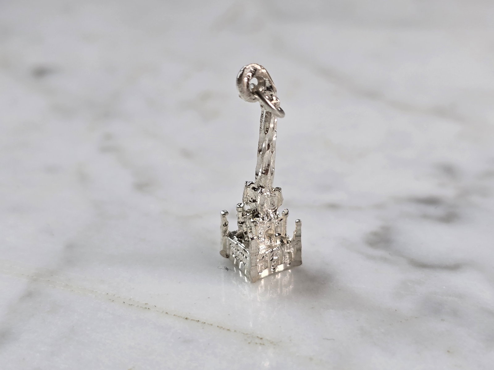 Womens Vintage Estate Sterling Silver Chicago Water Tower Charm (1 of 6)