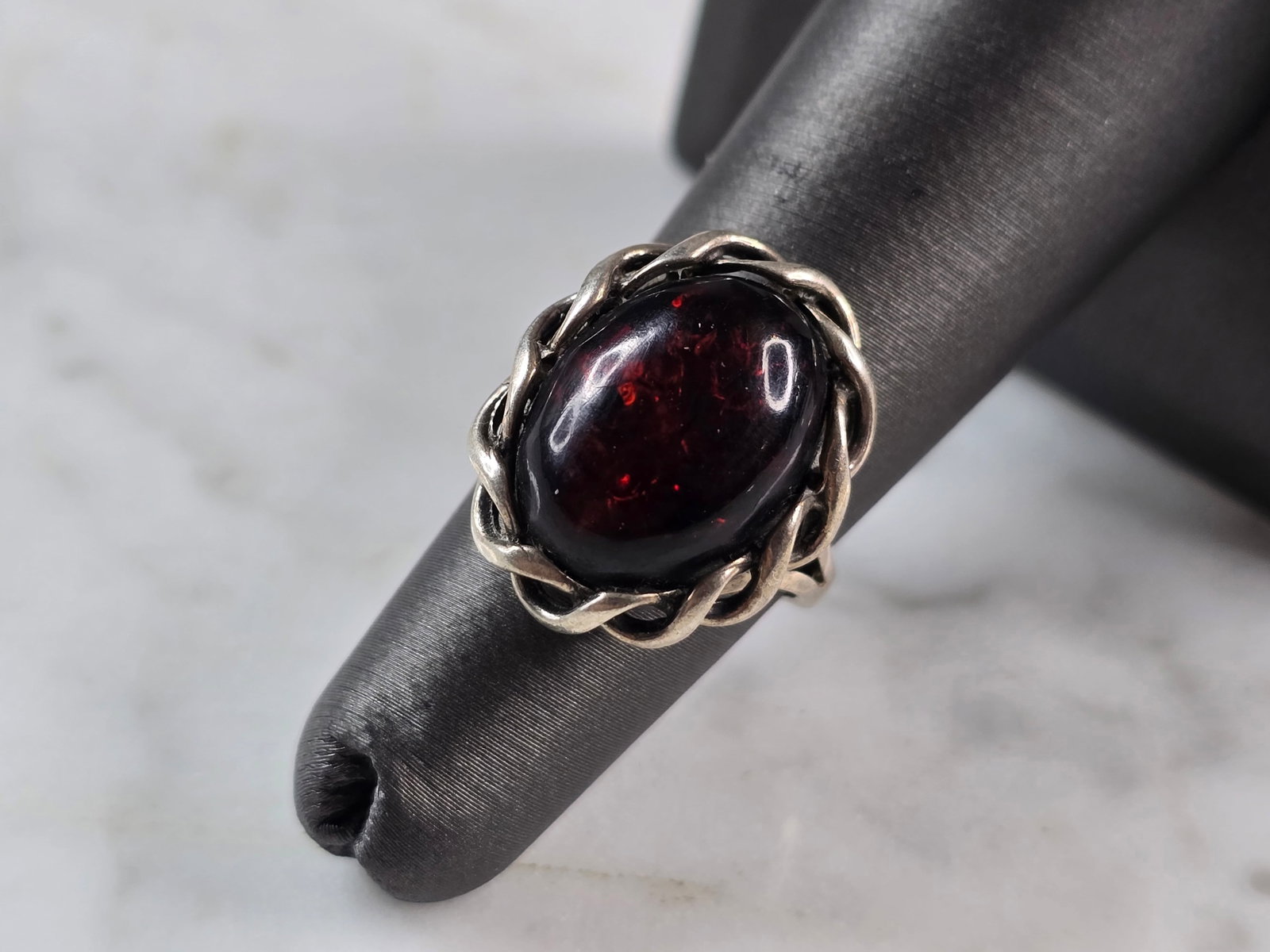 Womens Vintage Estate Sterling Silver Modernist Citrine Ring: A WOMENS VINTAGE ESTATE STERLING SILVER MODERNIST RING WITH A CITRINE COLORED STONE. NOT SURE IF THE STONE IS NATURAL OR MAN MADE. THE RING WEIGHS 4.2g, AND IS A SIZE 5.0. THE LENGTH OF THE RING IS AB