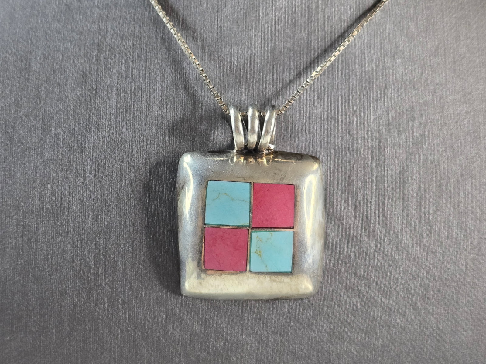 Womens Vintage Estate Sterling Silver Modernist Pendant Necklace: A WOMENS VINTAGE ESTATE STERLING SILVER TURQUOISE & CORAL COLORED MODERNIST PENDANT NECKLACE. THE TOTAL WEIGHT IS 27.3g. NECKLACE IS 24 1/2" LONG, AND THE PENDANT IS 1 5/8" BY 1 1/4". MAKES A GREAT GI