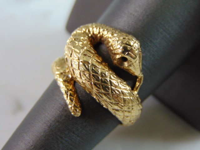 Womens Vintage Estate 14K Yellow Gold Snake Ring: A WOMENS VINTAGE ESTATE 14K YELLOW GOLD SNAKE RING. THE TOTAL WEIGHT IS 10.3g AND IS A SIZE 7.0. THE WIDTH OF THE RING IS 3/4". RING IS NOT MARKED BUT IT HAS BEEN TESTED AND IS GUARANTEED TO BE 14K. A