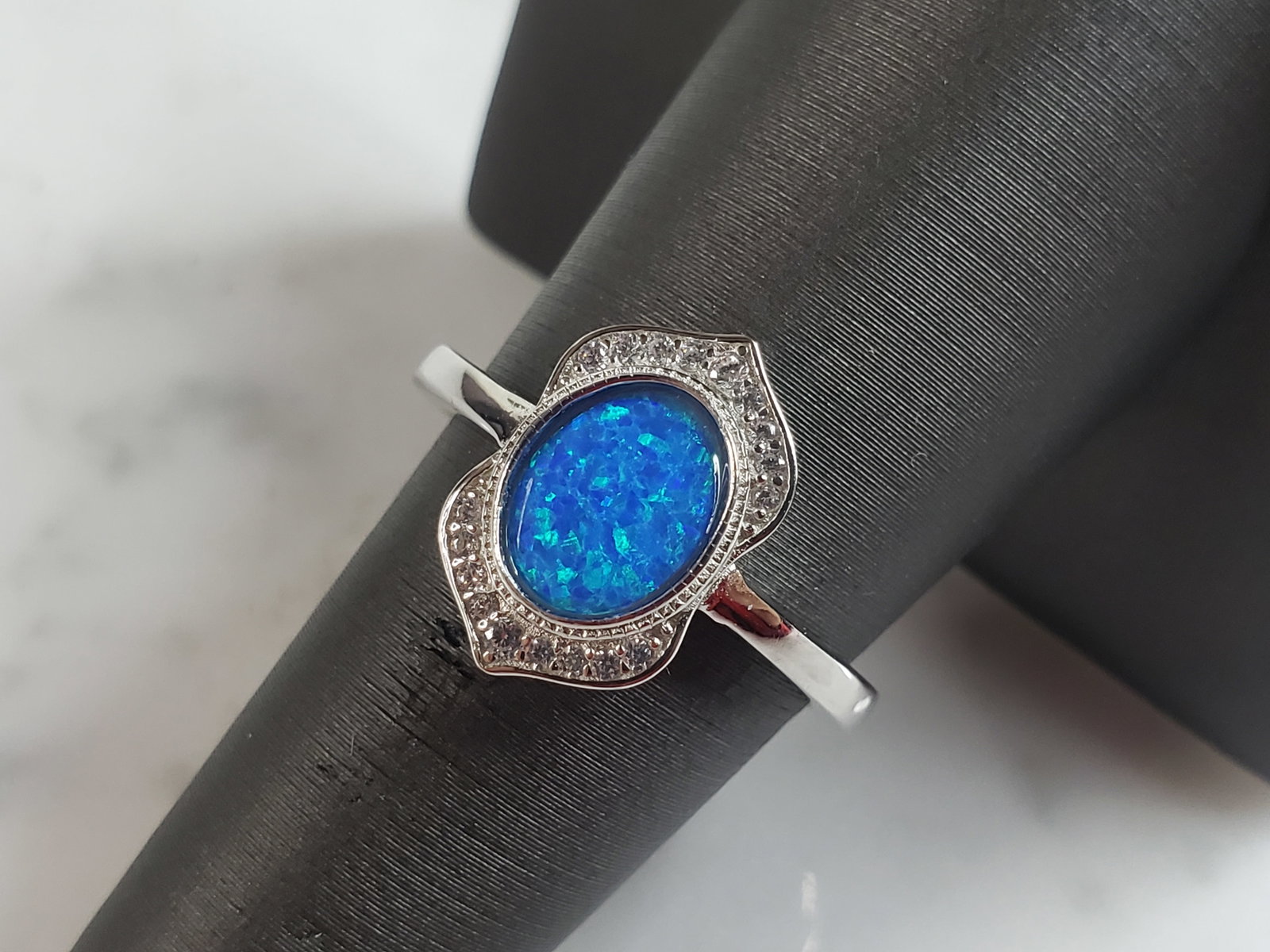 Womens Estate Sterling Silver Modernist Blue Opal Ring: A WOMENS ESTATE STERLING SILVER MODERNIST OPAL COLORED RING. THE RING IS A SIZE 6.0 AND WEIGHS 3.5g. WIDTH OF THE RING MEASURES 5/8". NOT SURE IF STONE IS NATURAL OR MAN MADE. THE RING MAKES A BEAUTIF