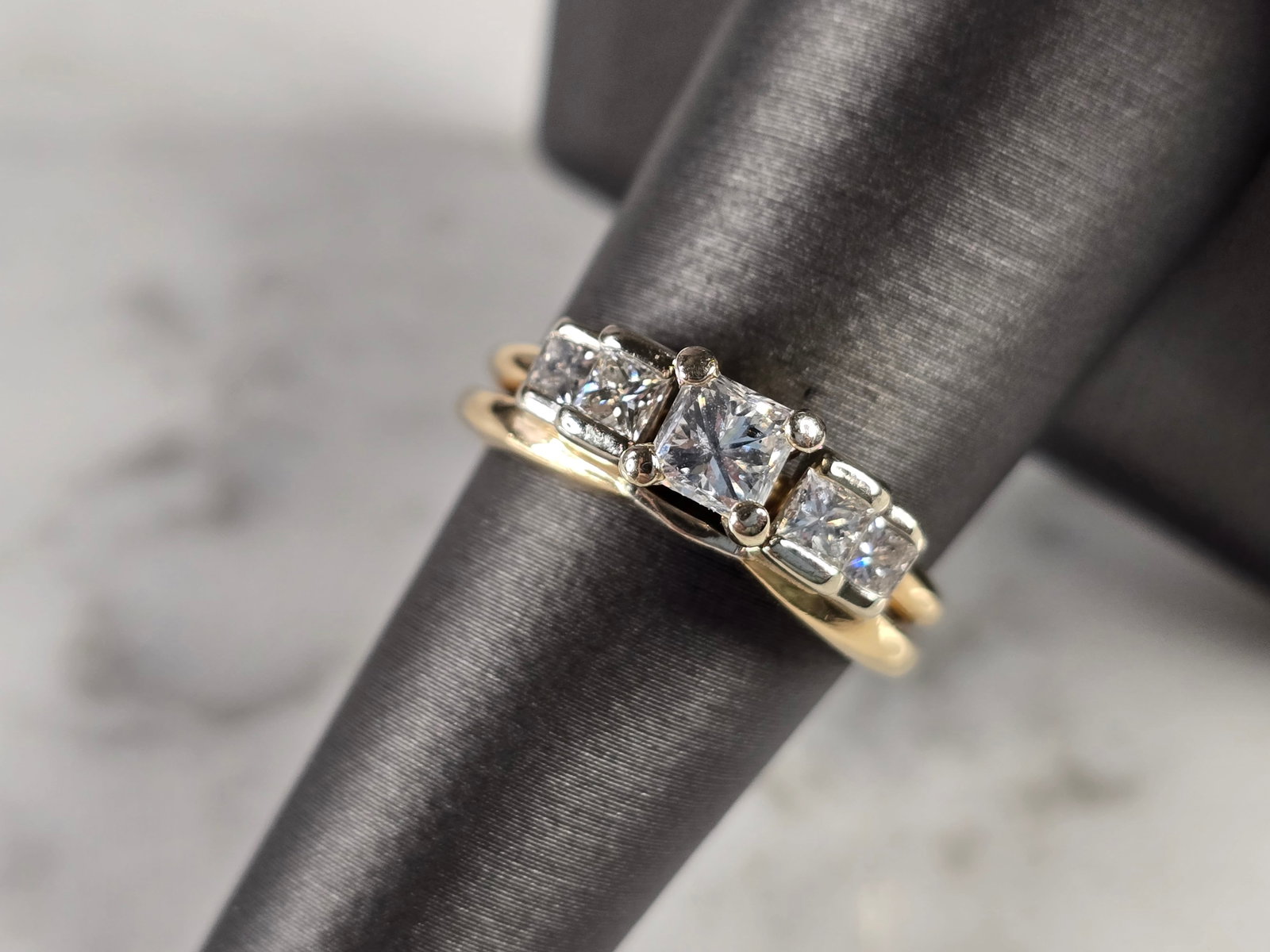 Womens Vintage Estate 14K Yellow Gold Diamond Ring (1 of 7)