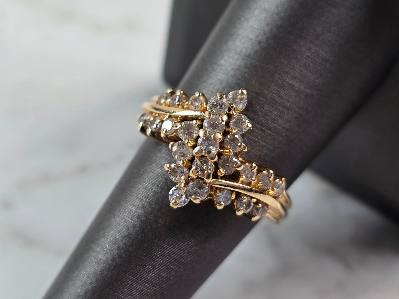 Womens Vintage Estate 14k Yellow Gold Diamond Ring: A WOMENS VINTAGE ESTATE 14K GOLD DIAMOND RING. THE RING IS A SIZE 7.5 AND WEIGHS 5.8g. TOTAL CARAT WEIGHT OF DIAMONDS IN THE RING IS ABOUT 1.0cts. THE LENGTH OF THE RING 5/8". RING IS MARKED ON THE IN