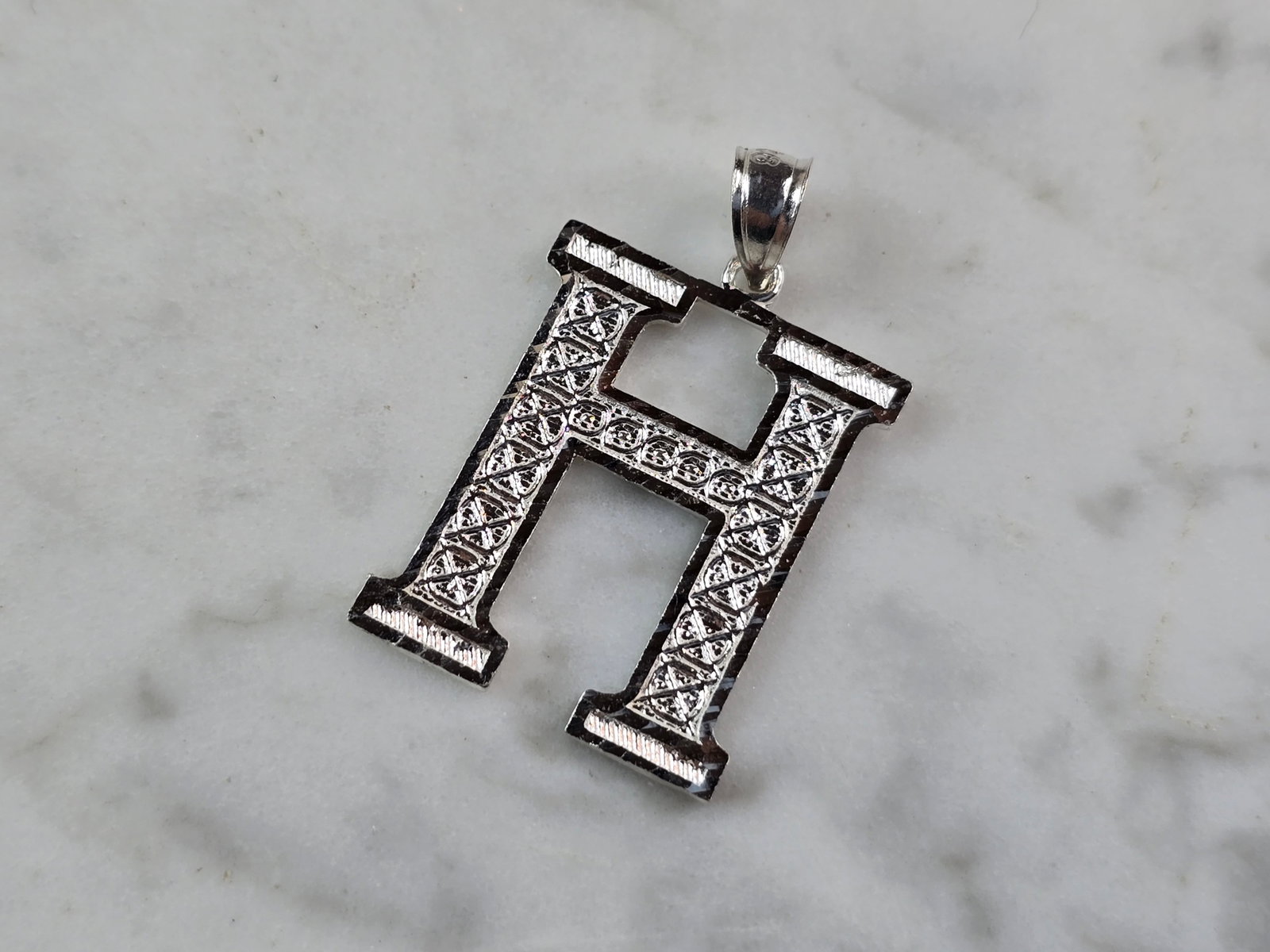 Womens Sterling Silver Initial Letter " H " Pendant: A WOMENS STERLING SILVER INITIAL LETTER "H" PENDANT. PENDANT WEIGHS 1.6g AND MEASURES 1 1/8" LONG BY 3/4" WIDE. MAKES A GREAT GIFT FOR THAT SOMEONE SPECIAL. ANY QUESTIONS, PLEASE ASK. BE SURE TO CHECK