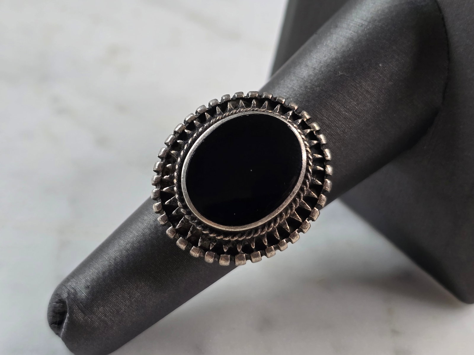 Womens Vintage Estate Sterling Silver Victorian Style Onyx Ring: A WOMENS VINTAGE ESTATE STERLING SILVER VICTORIAN STYLE ONYX RING. NOT SURE IF STONES ARE NATURAL OR MAN MADE. THE RING WEIGHS 10.7g, AND IS A SIZE 7.0. THE LENGTH OF THE RING MEASURES 1". ANY QUESTIO