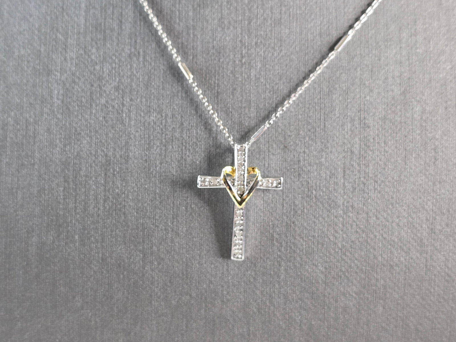 Womens Sterling Silver Gold Tone Diamond Cross Pendant Necklace: A WOMENS VINTAGE ESTATE STERLING SILVER WITH A GOLD TONE HEART CROSS WITH DIAMOND ACCENTS. CROSS WITH NECKLACE WEIGHS 3.2g. THE PENDANT MEASURES 7/8" LONG BY 5/8" WIDE. THE NECKLACE MEASURES 20" LONG.