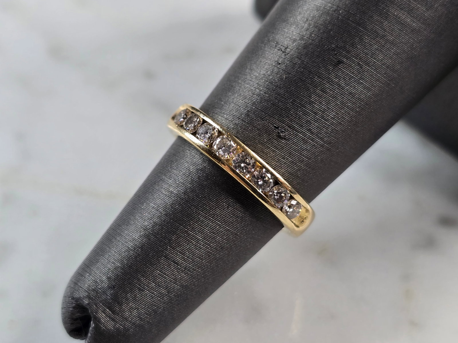 Womens Vintage Estate 14K Yellow Gold Diamond Ring: A WOMENS VINTAGE ESTATE 14K YELLOW GOLD DIAMOND RING. RING HAS ABOUT .32cts OF DIAMONDS. THE TOTAL WEIGHT IS 3.5g, AND IS A SIZE 5.25. THE WIDTH OF THE RING IS 1/8". ANY QUESTIONS PLEASE DONT HESITATE