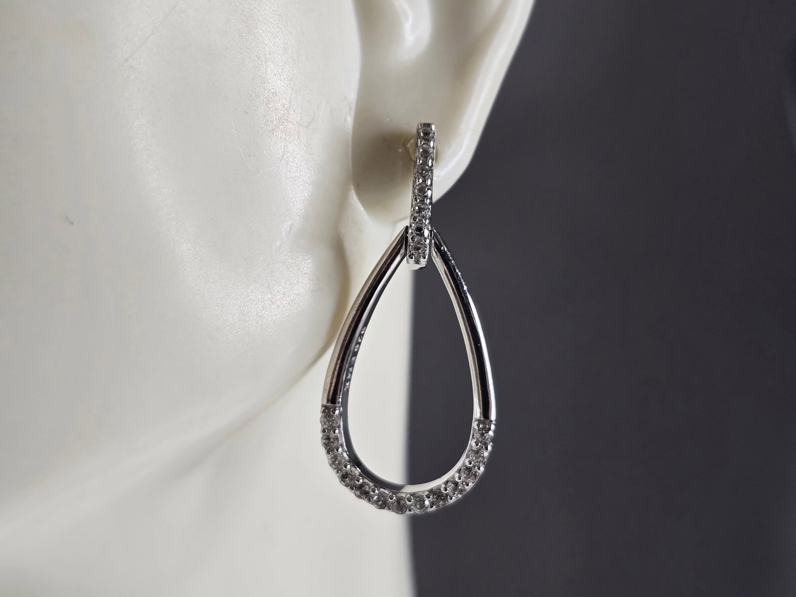 Womens Estate Sterling Silver CZ Tear Drop Earrings: WOMENS ESTATE STERLING SILVER CZ TEAR DROP EARRINGS. THE EARRINGS MEASURE 1 1/4" BY 5/8" AND WEIGH 4.9g. WOULD MAKE A GREAT GIFT FOR THAT SPECIAL SOMEONE. ANY QUESTIONS PLEASE DO NOT HESITATE TO ASK. 