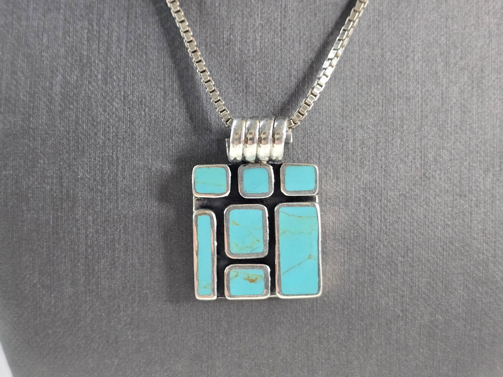 Womens Vintage Estate Sterling Silver Turquoise Pendant & Necklace: FOR SALE IS THIS WOMENS VINTAGE ESTATE STERLING SILVER TURQUOISE PENDANT WITH NECKLACE. TOGETHER NECKLACE AND PENDANT WEIGHS 24.3g, AND THE PENDANT MEASURES 1 1/4" LONG BY 1" WIDE. NECKLACE MEASURES 1