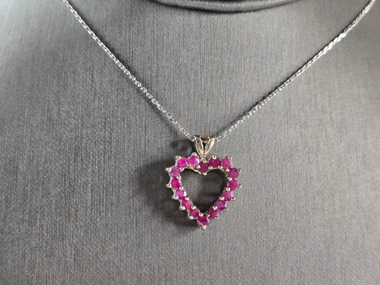 Womens Vintage Estate Sterling Silver Ruby Heart Pendant & Necklace (1 of 5)