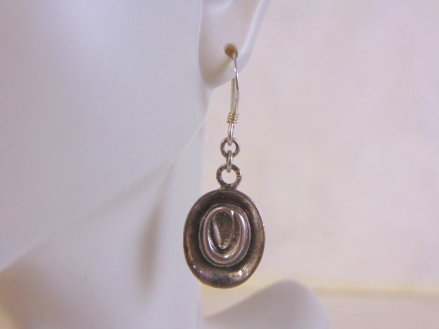 Womens Vintage Sterling Silver Cowboy Hat Earrings: WOMENS VINTAGE ESTATE STERLING SILVER COWBOY HAT EARRINGS. EARRINGS MEASURE 1 5/8" LONG BY 5/8" WIDE AND WEIGHS 7.7g. WOULD MAKE A LOVELY GIFT FOR THAT SOMEONE SPECIAL. BE SURE TO CHECK OUT SOME OF MY