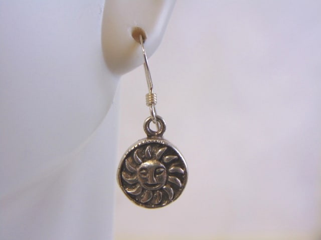Womens Vintage Estate Sterling Silver Sun Earrings: FOR SALE IS PAIR OF STERLING SILVER SUN EARRINGS THAT WEIGH 3.6g, AND MEASURE 1 1/8" LONG BY 1/2" WIDE. MAKES A GREAT GIFT FOR THAT SOMEONE SPECIAL. ANY OTHER QUESTIONS, PLEASE ASK. BE SURE TO CHECK O