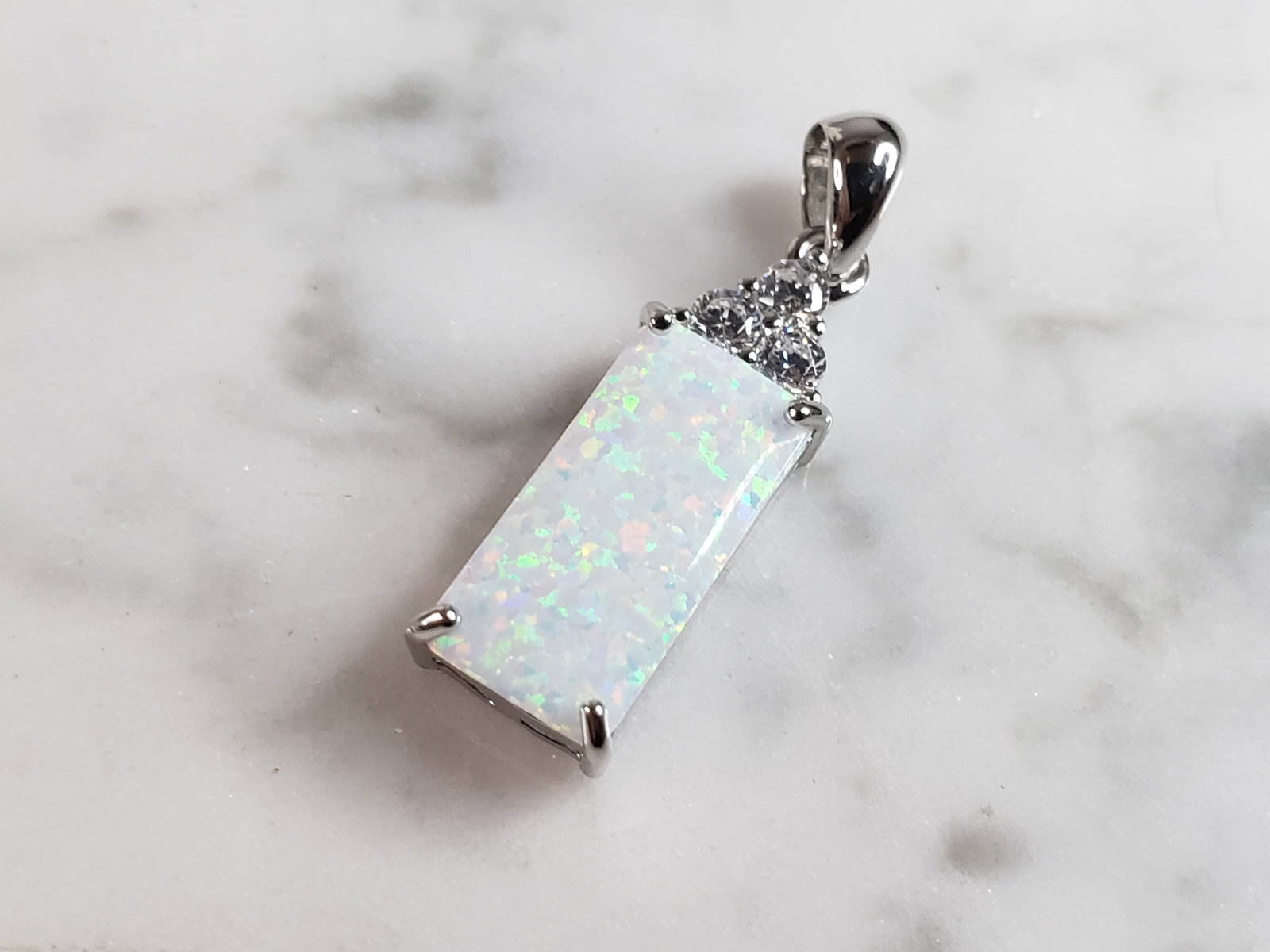 Womens Sterling Silver Opal Stone Pendant: A WOMENS ESTATE STERLING SILVER OPAL STONE PENDANT. NOT SURE IF STONES ARE REAL OR MAN MADE. THE PENDANT WEIGHS 2.0g AND MEASURES 1" LONG BY 1/4" WIDE. MAKES A GREAT GIFT FOR THAT SOMEONE SPECIAL. IF 