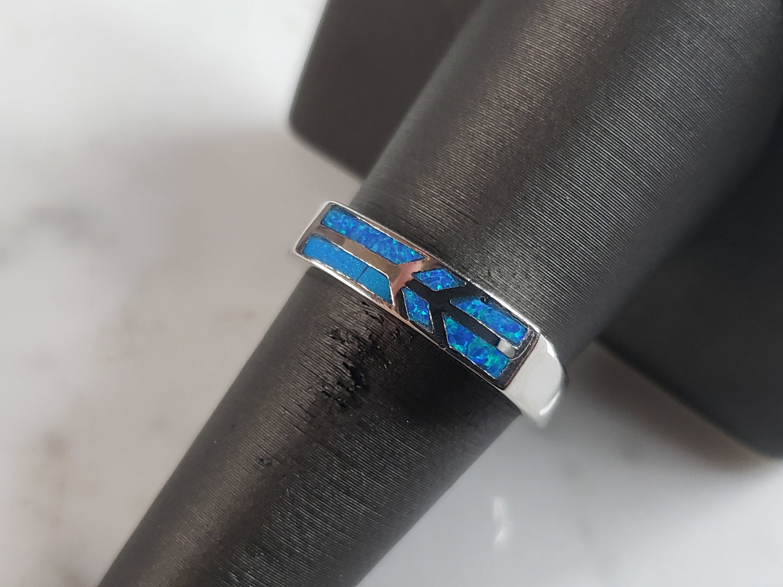 Womens Sterling Silver Modernist Blue Opal Ring: A WOMENS STERLING SILVER MODERNIST OPAL RING. THE RING IS A SIZE 7.0 AND WEIGHS 4.5g. THE RING MAKES A BEAUTIFUL GIFT FOR THAT SOMEONE SPECIAL. ANY QUESTIONS, PLEASE ASK. BE SURE TO CHECK OUT SOME OF 