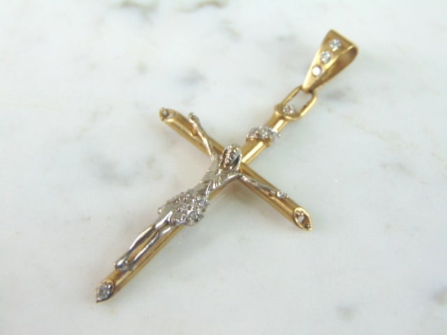 Vintage 10k Gold Religious Crucifix Cross Pendant: A VINTAGE 10K YELLOW & WHITE GOLD RELIGIOUS CROSS PENDANT . PENDANT WEIGHS 3.6g, AND MEASURES 2 1/4" LONG BY 1 1/4" WIDE. STONES ARE CZ, AND THERE ARE TWO MISSING. ONE ON EACH END BY JESUS HANDS. NOT 