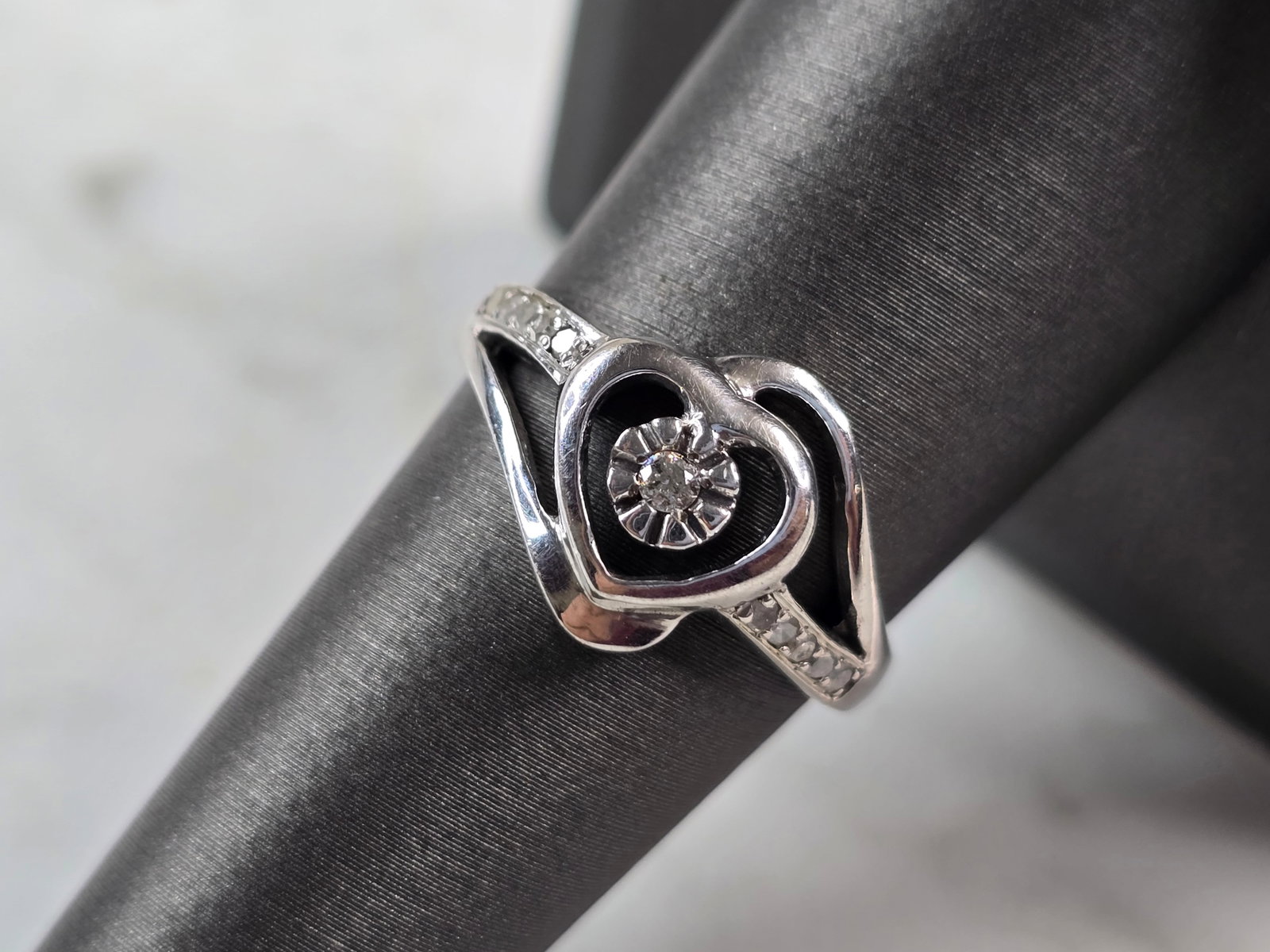 Womens Vintage Estate Sterling Silver Diamond Heart Ring (1 of 5)