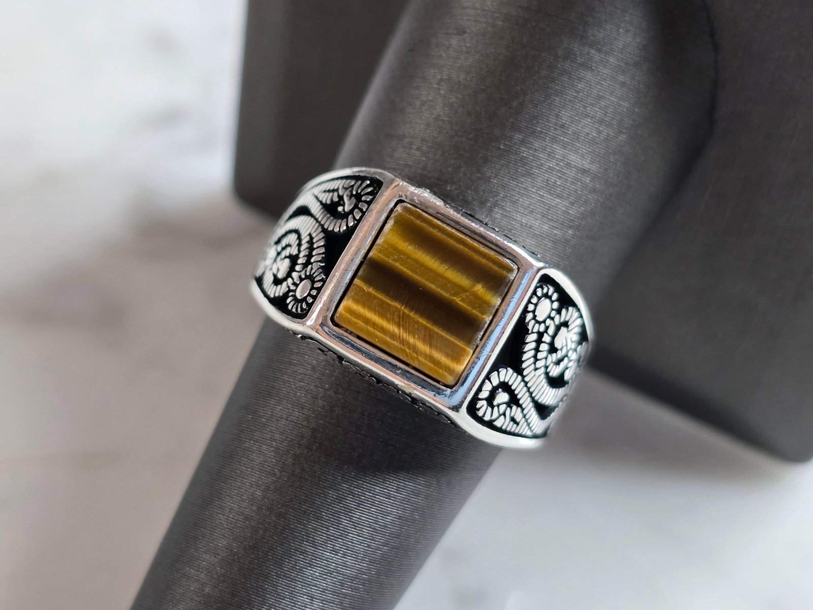 Mens Estate Sterling Silver Modernist Tigers Eye Ring: A MENS ESTATE STERLING SILVER TIGERS EYE RING. THE RING WEIGHS 6.6g AND IS A SIZE 9.0. THE FACE MEASURES 3/8" WIDE. ANY QUESTIONS PLEASE DO NOT HESITATE TO ASK. BE SURE TO CHECK OUT SOME OF OUR OTHER 