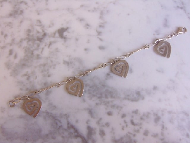 Womens Vintage Sterling Silver Heart Charm Bracelet: FOR SALE IS A LOVELY VINTAGE ESTATE STERLING SILVER HEART CHARM BRACELET THAT MEASURES 7 1/8" LONG FROM THE CLASP AND WEIGHS 10.8g. CHARMS MEASURE 7/8" BY 3/4". THIS WOULD MAKE A LOVELY GIFT FOR THAT 