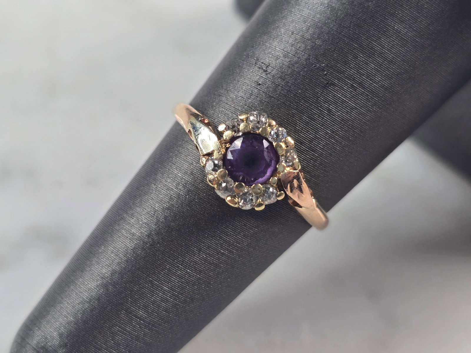 Womens Vintage Estate 14K Mixed Gold Amethyst Diamond Ring: A WOMEN'S VINTAGE ESTATE 14K YELLOW & ROSE GOLD AMETHYST DIAMOND RING. THE RING WEIGHS 1.8g, AND IS A SIZE 6.5. THE AMETHYST IS ABOUT 0.20cts, ACCENTED BY 8 TINY DIAMONDS. THE WIDTH OF THE RING IS ABO