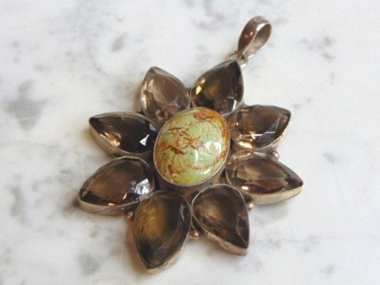 Womens Vintage Sterling Silver Smokey Quartz Pendant: A WOMENS VINTAGE ESTATE STERLING SILVER SMOKEY QUARTZ PENDANT . NOT SURE IF STONE IS REAL OR MAN MADE. PENDANT WEIGHS 39.7g AND PENDANT MEASURES 3 3/8" LONG BY 2 5/8" WIDE. MAKES A GREAT GIFT FOR THAT