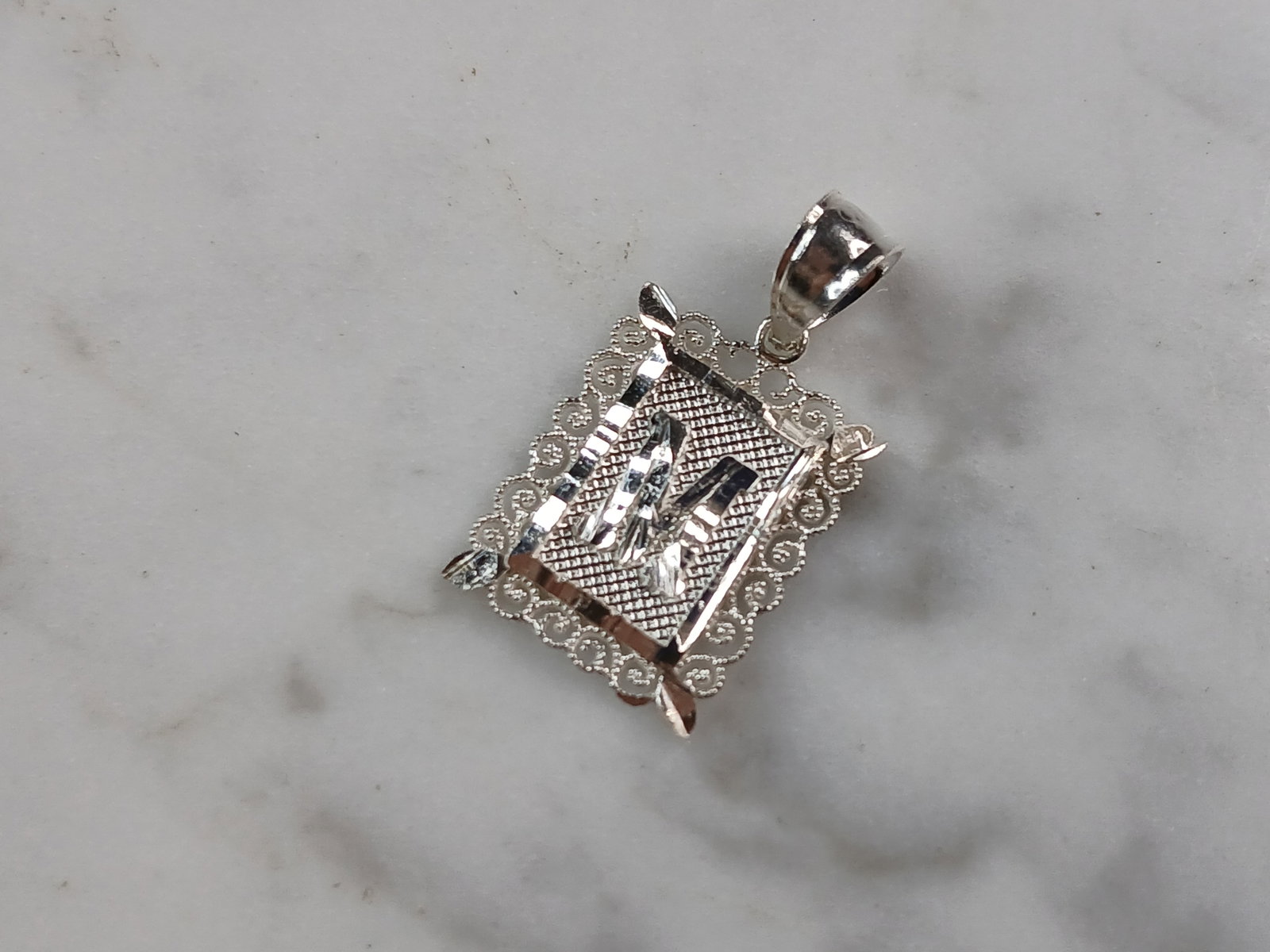 Womens Sterling Silver Initial Letter " M " Pendant: A WOMENS STERLING SILVER INITIAL LETTER "M" PENDANT. PENDANT WEIGHS 1.0g AND MEASURES 7/8" LONG BY 1/2" WIDE. MAKES A GREAT GIFT FOR THAT SOMEONE SPECIAL. ANY QUESTIONS, PLEASE ASK. BE SURE TO CHECK O