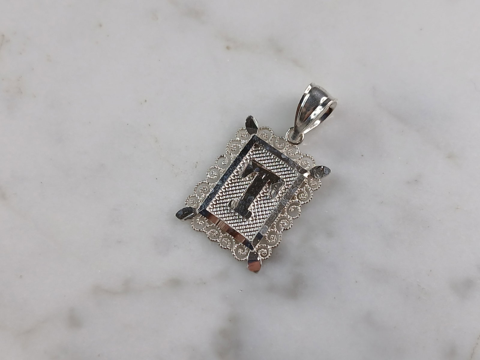 Womens Sterling Silver Initial Letter " T " Pendant: A WOMENS STERLING SILVER INITIAL LETTER "T" PENDANT. PENDANT WEIGHS 1.0g AND MEASURES 7/8" LONG BY 1/2" WIDE. MAKES A GREAT GIFT FOR THAT SOMEONE SPECIAL. ANY QUESTIONS, PLEASE ASK. BE SURE TO CHECK
