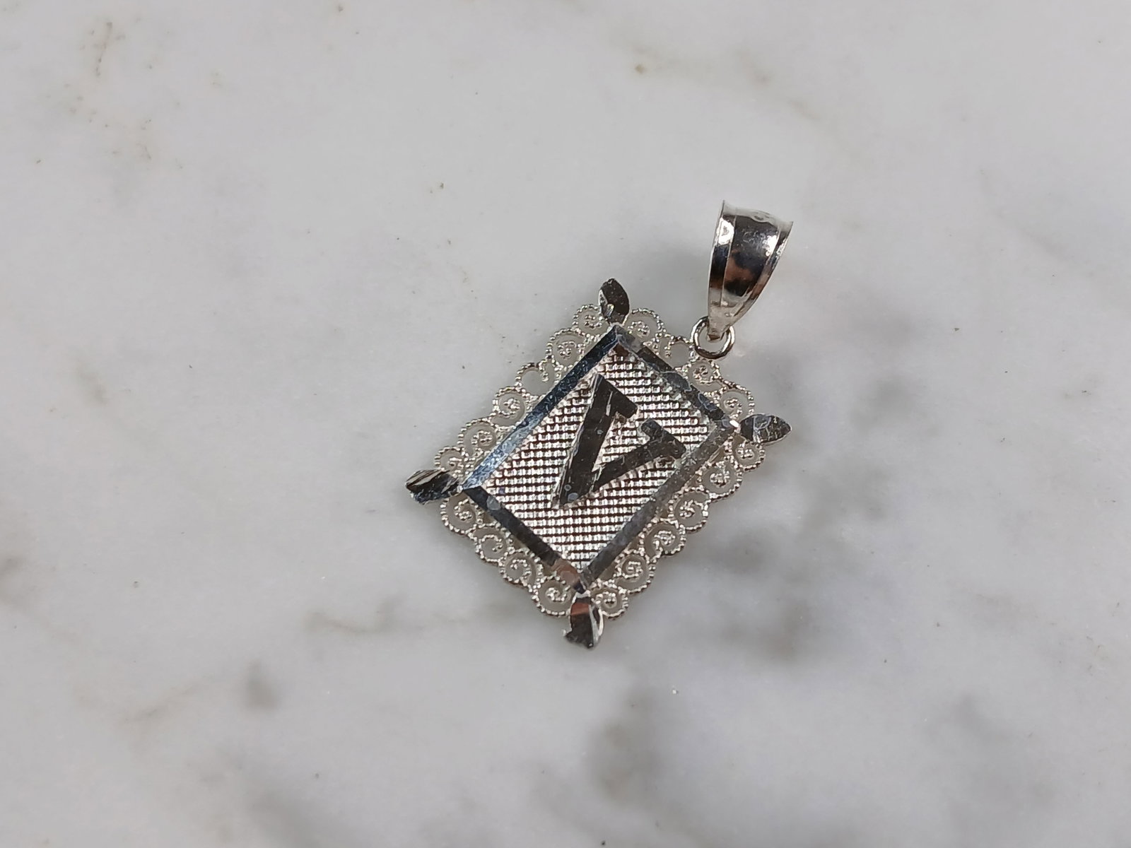 Womens Sterling Silver Initial Letter " V " Pendant: A WOMENS STERLING SILVER INITIAL LETTER "V" PENDANT. PENDANT WEIGHS 1.0g AND MEASURES 7/8" LONG BY 1/2" WIDE. MAKES A GREAT GIFT FOR THAT SOMEONE SPECIAL. ANY QUESTIONS, PLEASE ASK. BE SURE TO CHECK