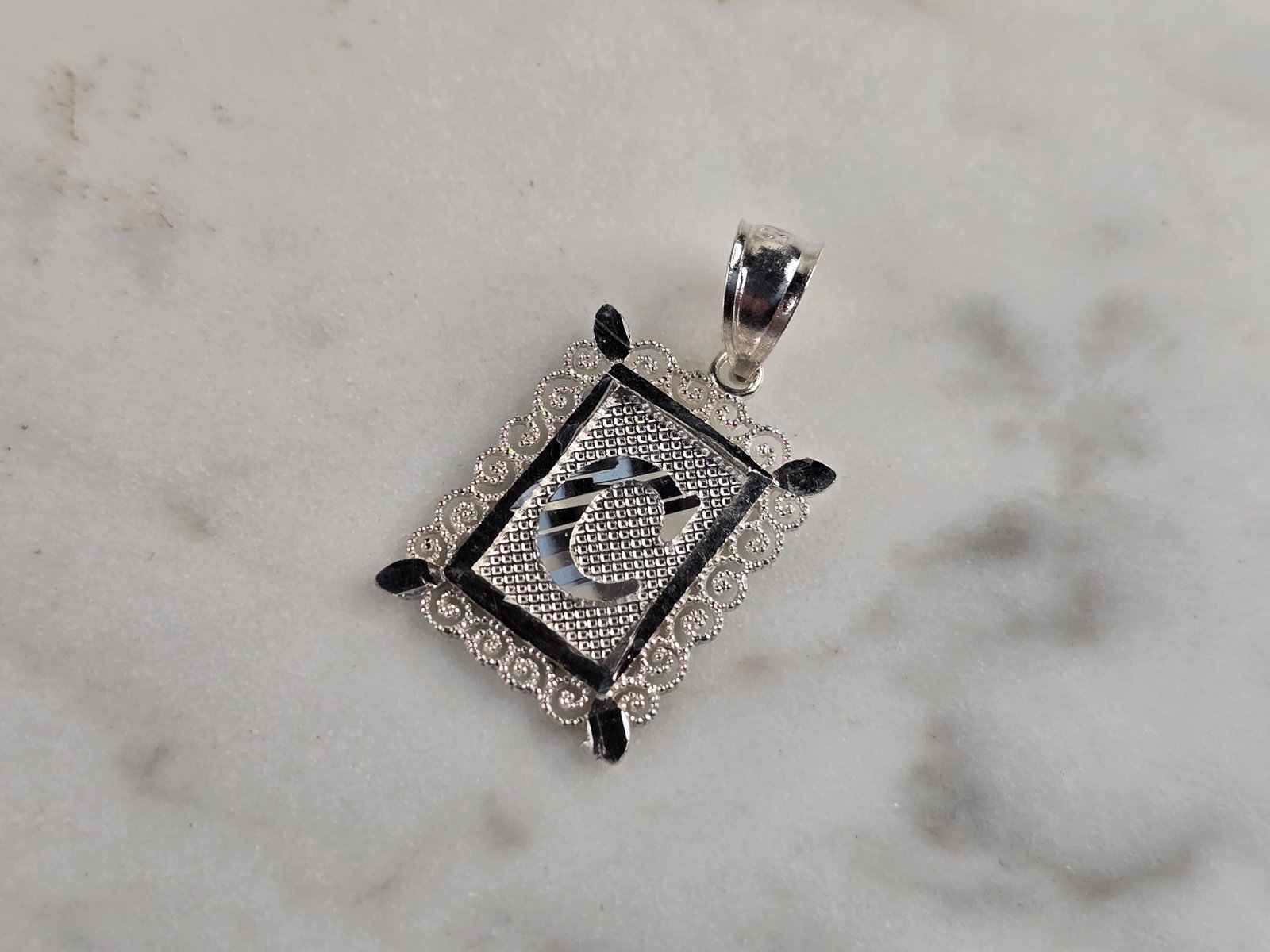 Womens Sterling Silver Initial Letter " C " Pendant: A WOMENS STERLING SILVER INITIAL LETTER "C" PENDANT. PENDANT WEIGHS 1.0g AND MEASURES 7/8" LONG BY 1/2" WIDE. MAKES A GREAT GIFT FOR THAT SOMEONE SPECIAL. ANY QUESTIONS, PLEASE ASK. BE SURE TO CHECK