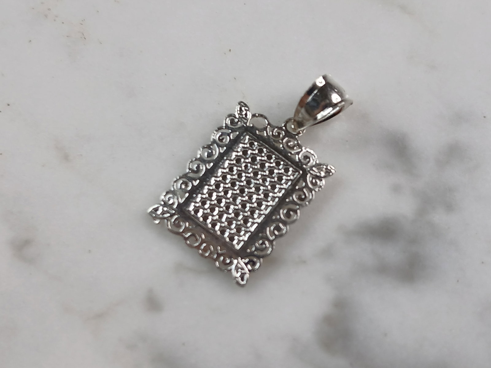 Womens Sterling Silver Initial Letter " E " Pendant - 2