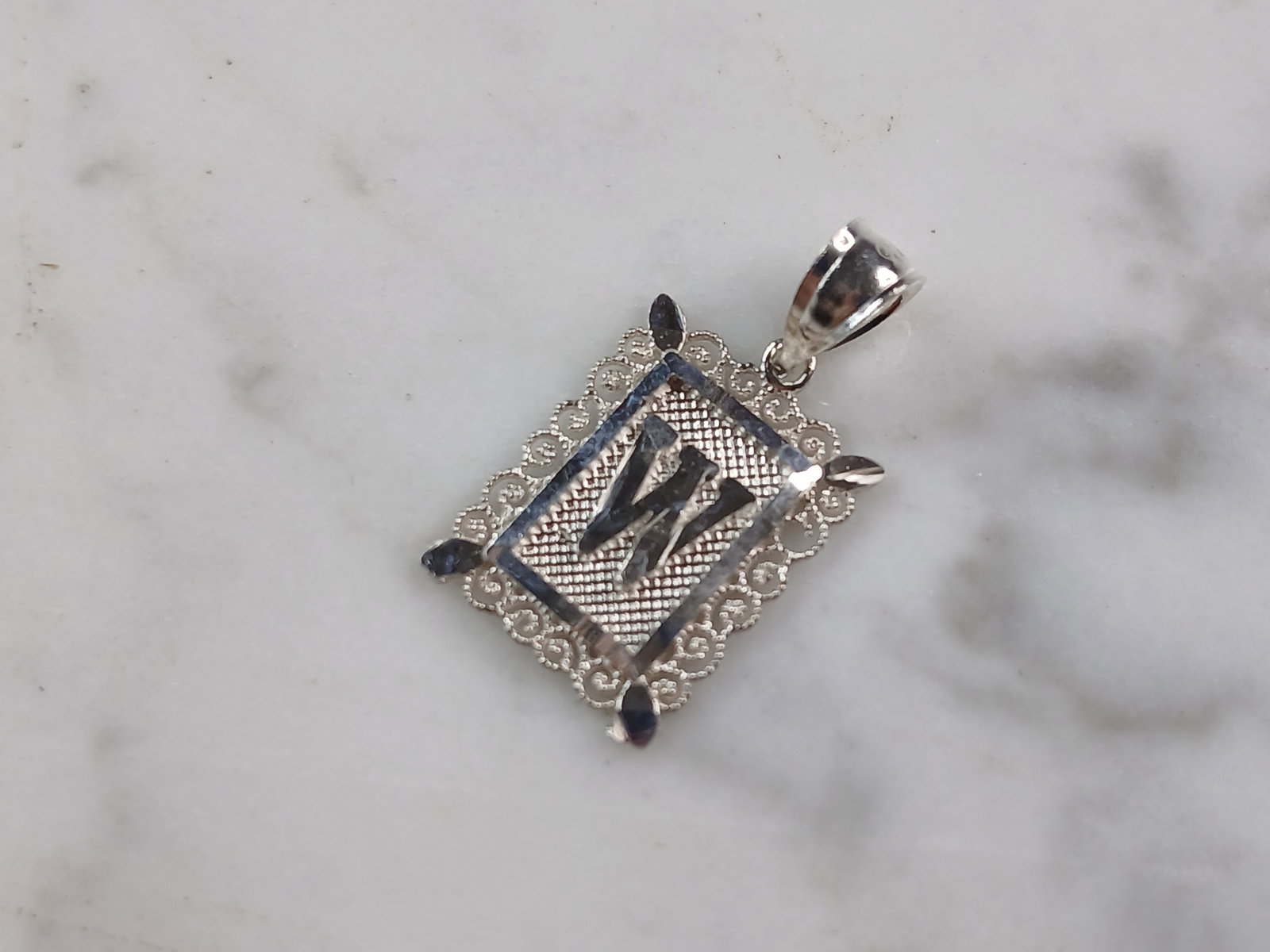 Womens Sterling Silver Initial Letter " W " Pendant: A WOMENS STERLING SILVER INITIAL LETTER "W" PENDANT. PENDANT WEIGHS 1.0g AND MEASURES 7/8" LONG BY 1/2" WIDE. MAKES A GREAT GIFT FOR THAT SOMEONE SPECIAL. ANY QUESTIONS, PLEASE ASK. BE SURE TO CHECK O