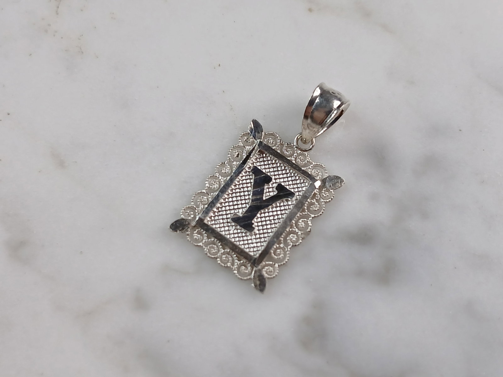 Womens Sterling Silver Initial Letter " Y " Pendant: A WOMENS STERLING SILVER INITIAL LETTER "Y" PENDANT. PENDANT WEIGHS 1.0g AND MEASURES 7/8" LONG BY 1/2" WIDE. MAKES A GREAT GIFT FOR THAT SOMEONE SPECIAL. ANY QUESTIONS, PLEASE ASK. BE SURE TO CHECK O