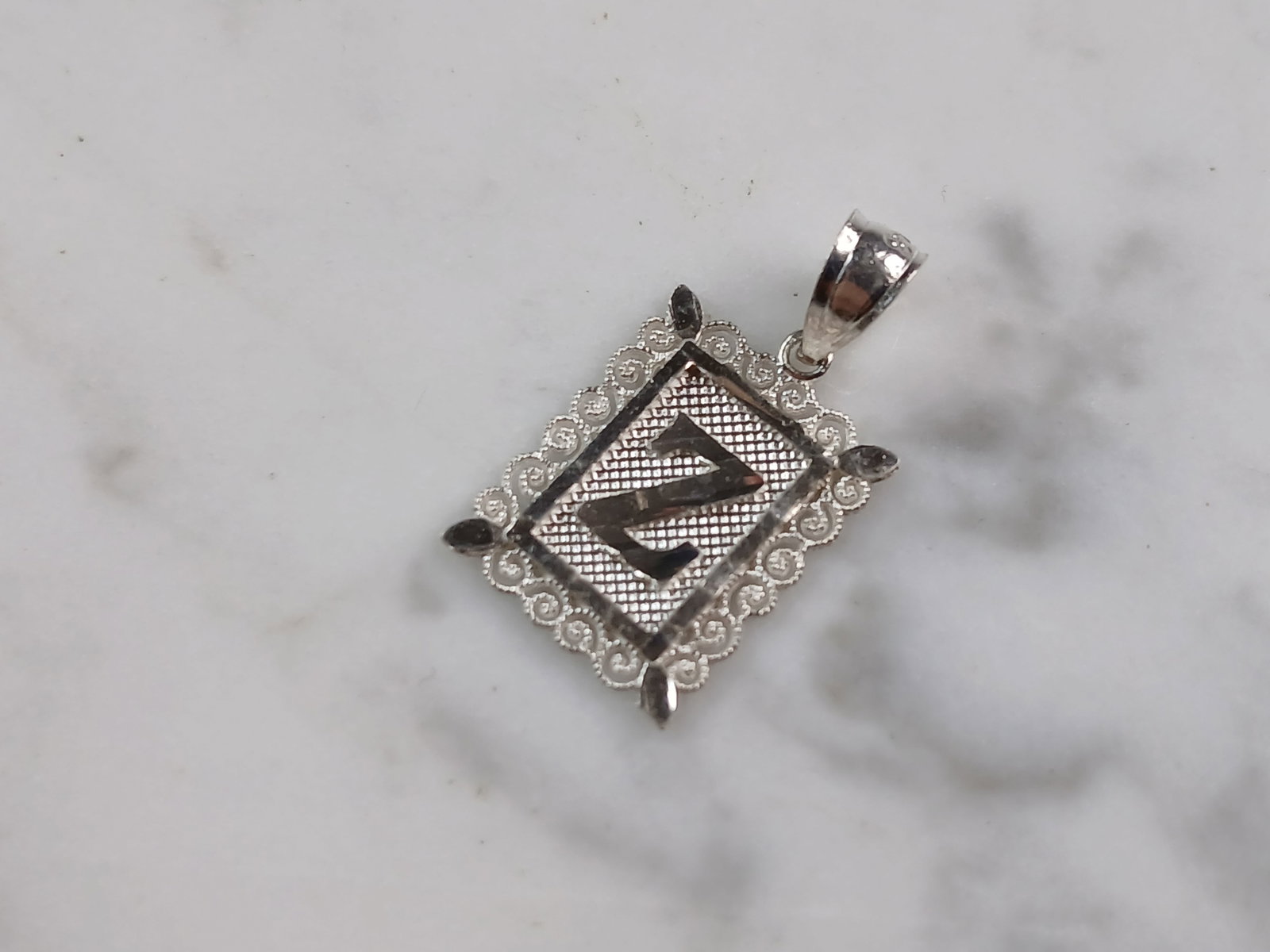Womens Sterling Silver Initial Letter " Z " Pendant: A WOMENS STERLING SILVER INITIAL LETTER "Z" PENDANT. PENDANT WEIGHS 1.0g AND MEASURES 7/8" LONG BY 1/2" WIDE. MAKES A GREAT GIFT FOR THAT SOMEONE SPECIAL. ANY QUESTIONS, PLEASE ASK. BE SURE TO CHECK O