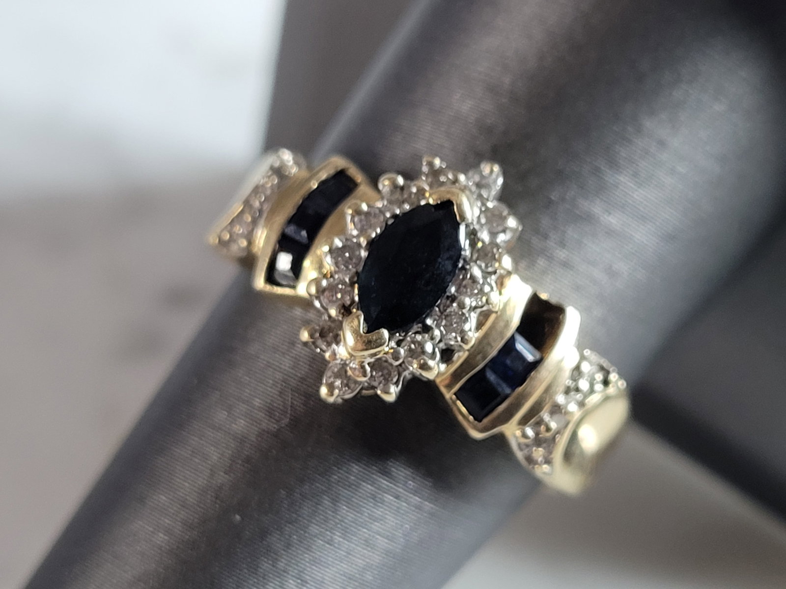 Womens Vintage Estate 10K Gold Sapphire & Diamond Ring: A WOMENS VINTAGE ESTATE 10K GOLD SAPPHIRE & DIAMOND RING. THE RING IS A SIZE 8.5 AND WEIGHS 4.5g. THERE ARE ABOUT .18cts OF DIAMONDS. CENTER STONE IS ABOUT .50cts. LENGTH OF THE RING IS ABOUT 1/2". ON
