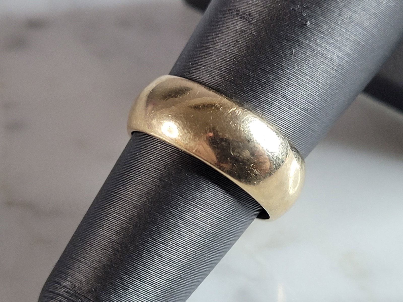 Womens Vintage Estate 14k Yellow Gold Wedding Band Ring: A WOMENS VINTAGE ESTATE 14K YELLOW GOLD WEDDING BAND RING. THE SIZE OF THE RING IS A 5.75, AND WEIGHS 6.1g AND IS 1/4" WIDE. RING IS MARKED ON THE INSIDE" BRISTOL, 14K", ALONG WITH SOME PERSONALIZATIO