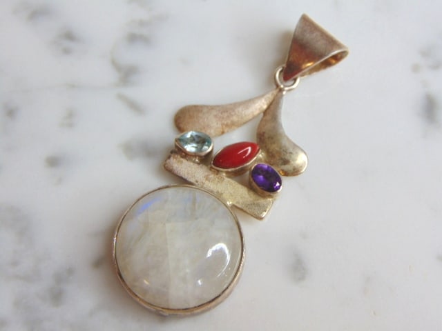 Womens Vintage Sterling Silver Multi Stone Pendant: A WOMENS VINTAGE ESTATE STERLING SILVER MULTI STONE PENDANT . NOT SURE IF STONES ARE REAL OR MAN MADE. PENDANT WEIGHS 15.0g AND PENDANT MEASURES 2 3/8" LONG BY 1" WIDE. MAKES A GREAT GIFT FOR THAT SOM