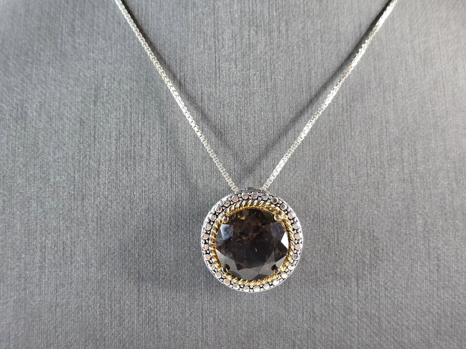 Womens Vintage Estate Sterling Silver Smoky Quartz Pendant Necklace: A WOMENS VINTAGE ESTATE STERLING SILVER SMOKY QUARTZ PENDANT WITH NECKLACE. THE TOTAL WEIGHT IS 12.7g. PENDANT MEASURES 3/4" LONG BY 3/4" WIDE, AND NECKLACE IS 18" LONG. NOT SURE IF THE STONE IS NATUR
