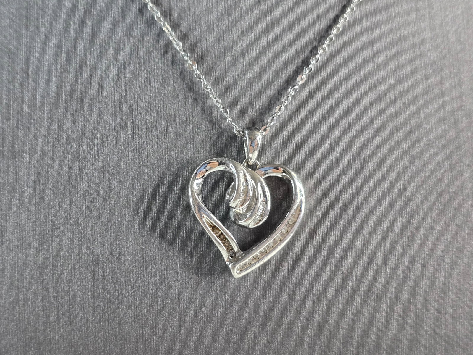 Womens Vintage Estate Sterling Silver Diamond Heart Pendant Necklace (1 of 4)