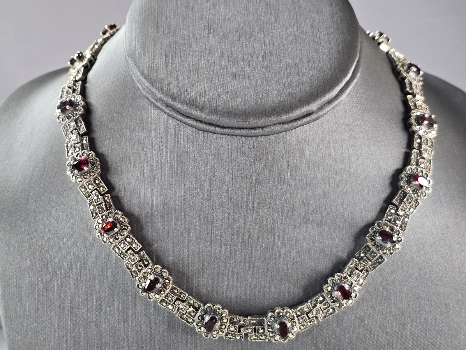 Womens Vintage Estate Sterling Silver Modernist Necklace: A WOMENS VINTAGE ESTATE STERLING SILVER MODERNIST NECKLACE. THE TOTAL WEIGHT IS 52.6g. NECKLACE MEASURES 16 1/2" LONG BY 1/2" WIDE. MAKES A GREAT GIFT FOR THAT SPECIAL SOMEONE. ANY QUESTIONS PLEASE DO