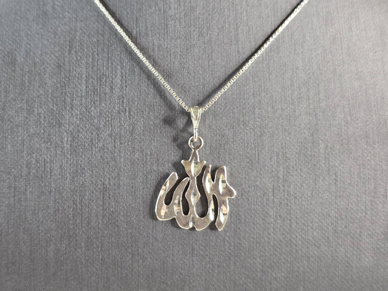 Vintage Estate Sterling Silver Muslim Allah Pendant Necklace: A VINTAGE ESTATE STERLING SILVER MUSLIM ALLAH PENDANT. THE PENDANT WITH NECKLACE WEIGHS 5.3g. PENDANT MEASURES 1 1/4" LONG BY 3/4" WIDE, AND THE NECKLACE MEASURES 19 1/4". MAKES A GREAT GIFT FOR THAT 