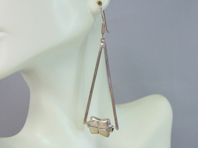 Womens Vintage Estate Sterling Silver Dangle Earrings: FOR SALE IS A BEAUTIFUL PAIR OF WOMENS VINTAGE ESTATE STERLING SILVER DANGLE EARRINGS THAT WEIGH 6.5g AND MEASURES 2 7/8" LONG BY 7/8" WIDE. THIS WOULD MAKE A LOVELY GIFT. ANY OTHER QUESTIONS PLEASE A