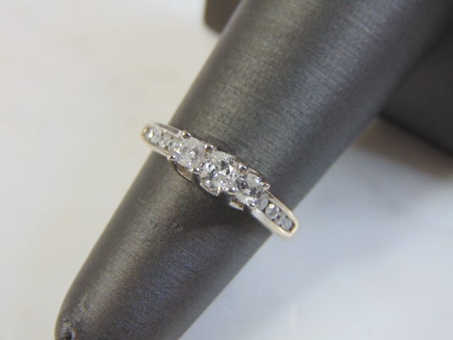 Womens Vintage Estate 14K White Gold Diamond Ring (1 of 4)