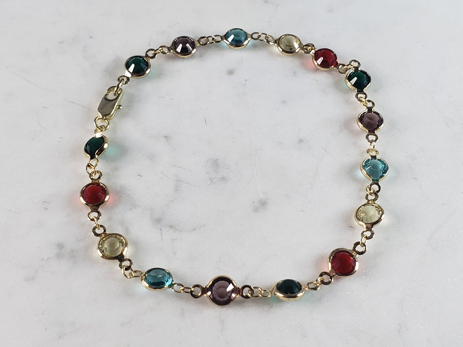 Womens Vintage Estate 14K Yellow Gold Anklet Bracelet: A WOMENS VINTAGE ESTATE 14K YELLOW GOLD ANKLET BRACELET. THE BRACELET MEASURES 9 1/4" LONG FROM THE CLASP BY 1/4" WIDE, AND WEIGHS 4.8g. BRACELET IS NOT MARKED BUT IT HAS BEEN TESTED AND IS GUARANTEED