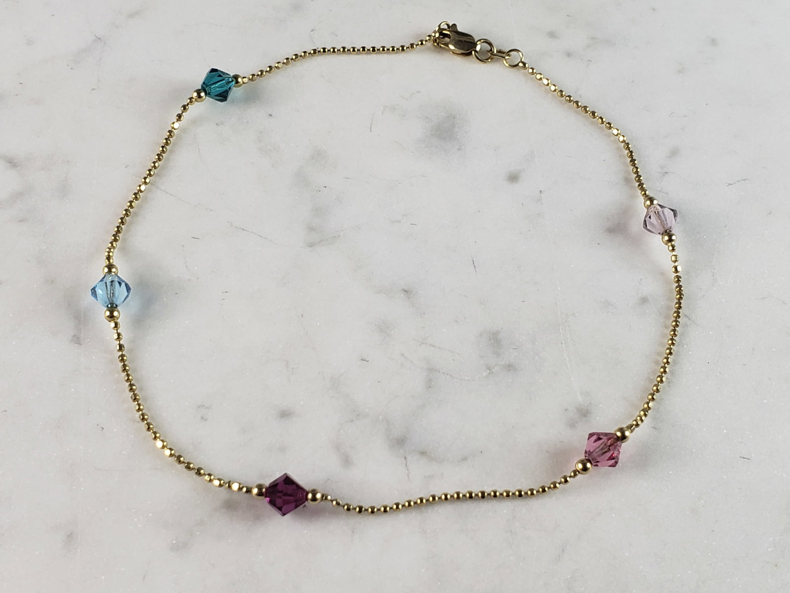 Womens Vintage Estate 14K Yellow Gold Anklet Bracelet: A WOMENS VINTAGE ESTATE 14K YELLOW GOLD ANKLET BRACELET. THE BRACELET MEASURES 10" LONG FROM THE CLASP BY 3/16" WIDE, AND WEIGHS 2.6g. BRACELET IS MARKED 14K NEAR THE CLASP. THE STONES ARE FAUX. THIS 