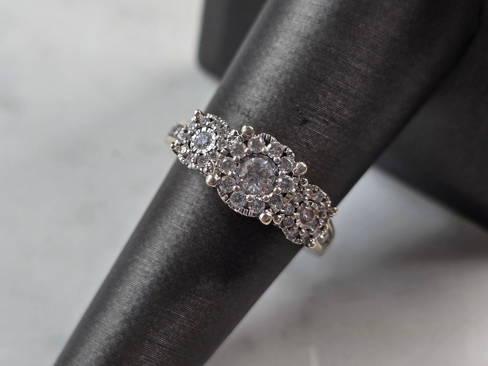 Womens Vintage Estate 14K White Gold Diamond Ring: A WOMENS VINTAGE ESTATE 14K WHITE GOLD DIAMOND RING. THE RING IS A SIZE 6.75AND WEIGHS 3.7g. THERE ARE ABOUT .50cts OF DIAMONDS IN THE RING. THE WIDTH OF THE RING IS 5/16". RING IS MARKED 14K. ANY QUE