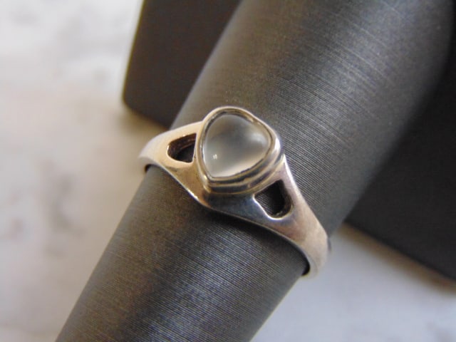 Womens Vintage Sterling Silver Modernist Heart Ring (1 of 4)