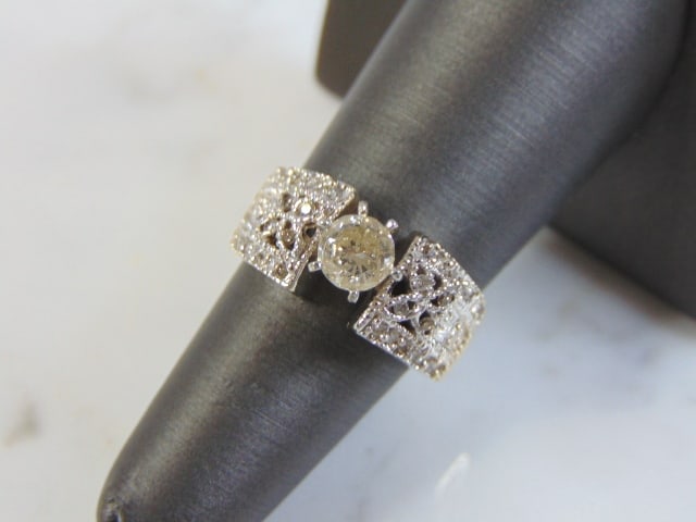 Womens Vintage Estate 14k White Gold & Diamond Ring: FOR SALE IS THIS WONDERFUL WOMEN'S 14K WHITE GOLD RING WITH ABOUT A .65ct. ROUND CENTER DIAMOND. TOTAL DIAMOND WEIGHT IS A LITTLE OVER 1ct. THE RING WEIGHS 7.3g. THE SIZE OF THE RING IS A 6.5. RING IS