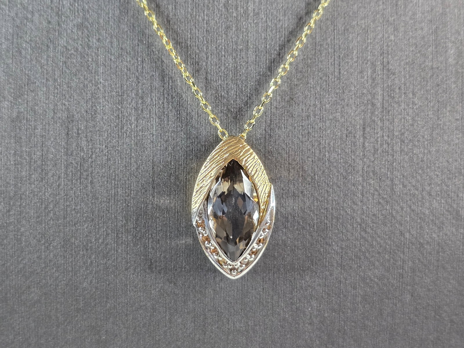 Womens Sterling Silver Gold Tone Modernist Pendant Necklace: A WOMENS STERLING SILVER GOLD TONE MODERNIST PENDANT WITH NECKLACE. THE NECKLACE MEASURES ABOUT 19 1/2" LONG, AND THE PENDANT MEASURES 1" LONG BY 1/2" WIDE. TOGETHER THEY WEIGH 5.6g. NOT SURE IF THE S