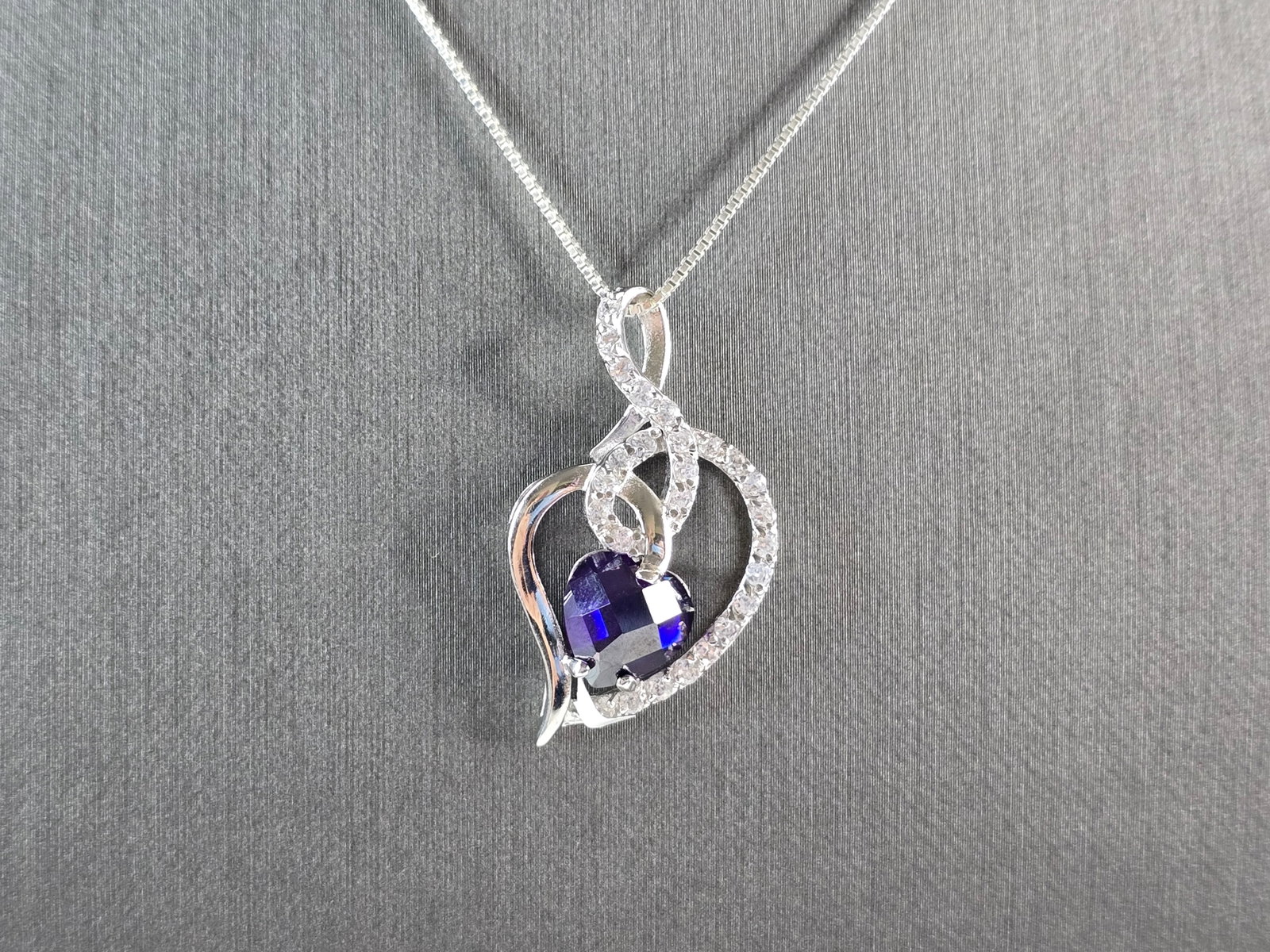 Womens Vintage Sterling Silver Heart CZ Pendant Necklace: A WOMENS VINTAGE ESTATE STERLING SILVER MODERNIST HEART CZ STONE PENDANT WITH NECKLACE. TOGETHER THEY WEIGH 7.0g. PENDANT MEASURES 1 1/4" LONG BY 3/4" WIDE. NECKLACE MEASURES 18". CENTER STONE IS TANZ