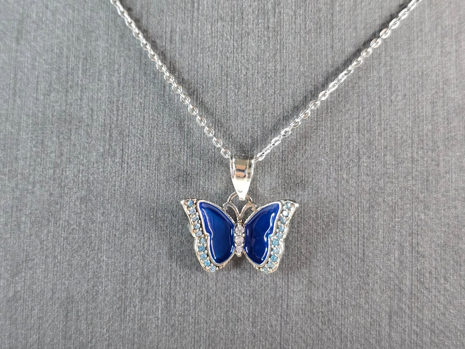 Womens Estate Sterling Silver Enamel Butterfly Pendant Necklace: A WOMENS VINTAGE ESTATE STERLING SILVER ENAMELED BUTTERFLY PENDANT WITH NECKLACE. PENDANT WITH NECKLACE WEIGHS 3.0g. PENDANT MEASURES 5/8" LONG BY 5/8" WIDE. THE NECKLACE MEASURES 18" LONG. MAKES A GR